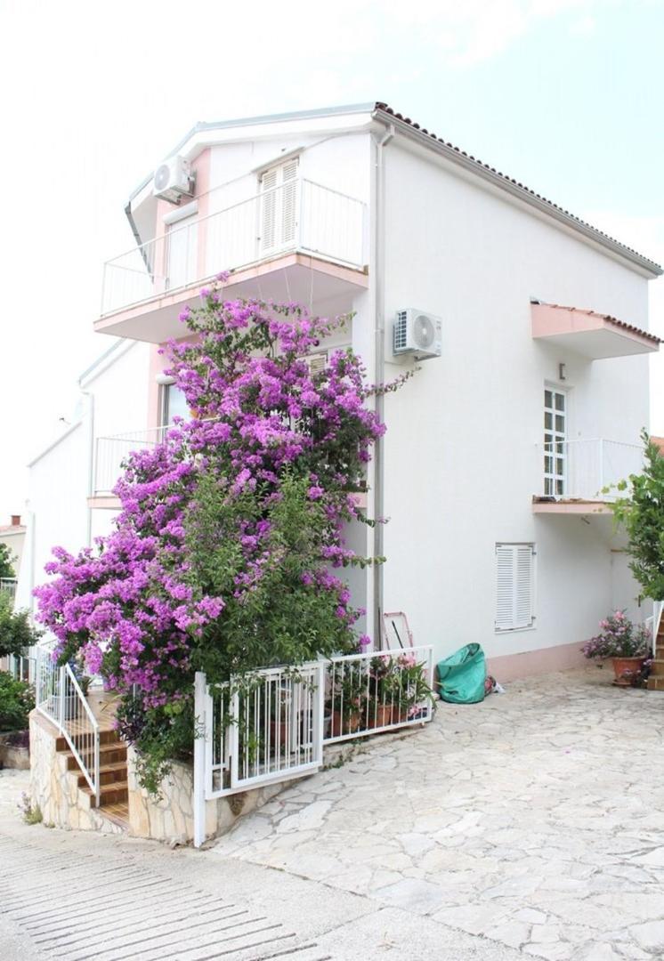 Apartment Bajuti Primosten Bagian luar foto