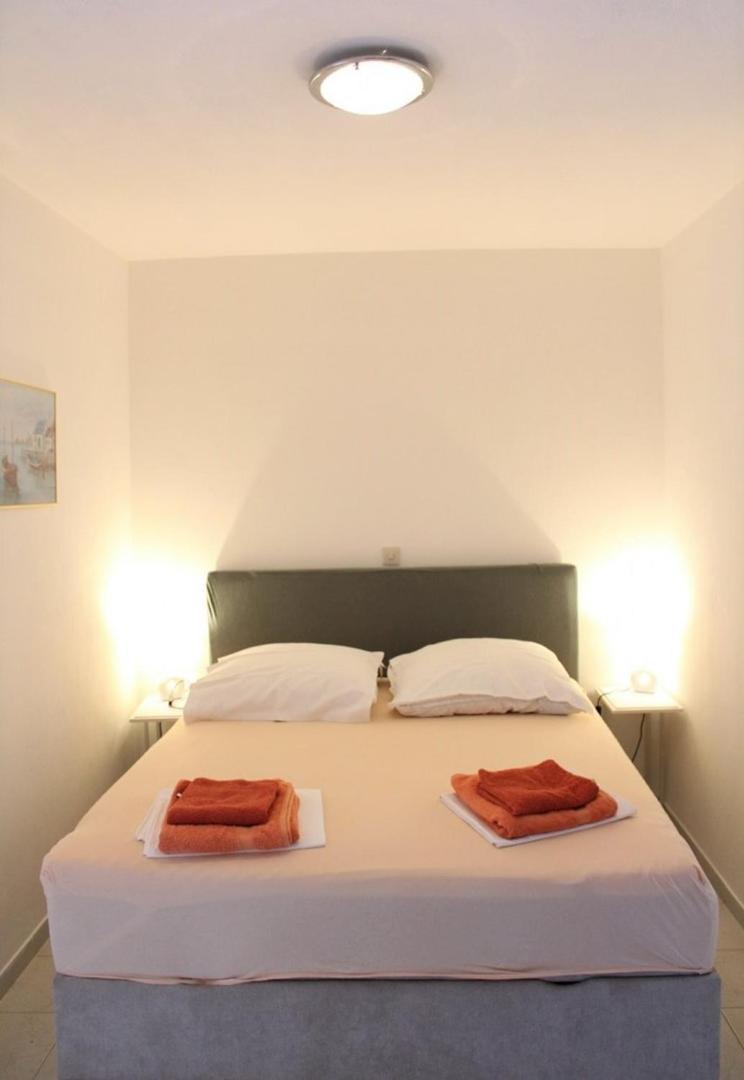 Apartment Bajuti Primosten Bagian luar foto
